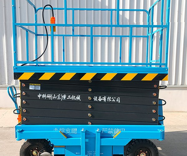 巴楚自行走升降机